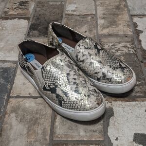 Steve Madden 6.5M Snakeskin Slip On Sneakers Metallic Casual